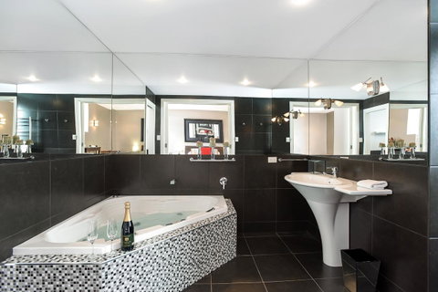 Esplanade Escape - Accommodation in Surfers Paradise 34