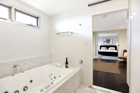 Esplanade Escape - Accommodation in Surfers Paradise 23