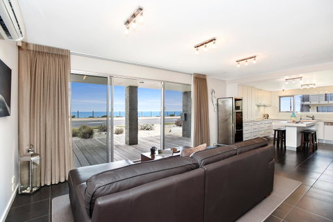 Esplanade Escape - Accommodation in Surfers Paradise 1