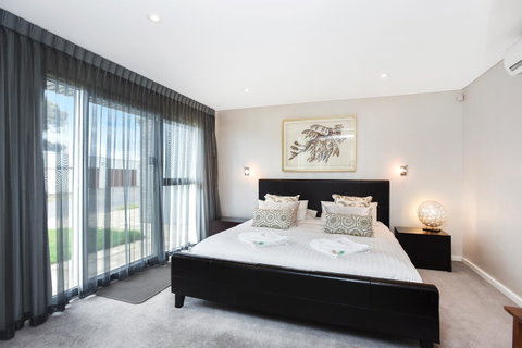 Esplanade Escape - Accommodation in Surfers Paradise 25