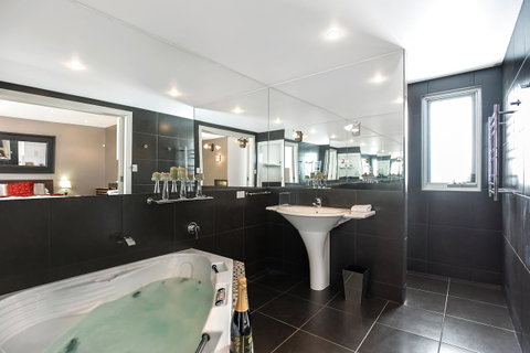 Esplanade Escape - Accommodation in Surfers Paradise 7