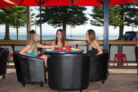 Grand Tasman Hotel - Accommodation in Surfers Paradise 14