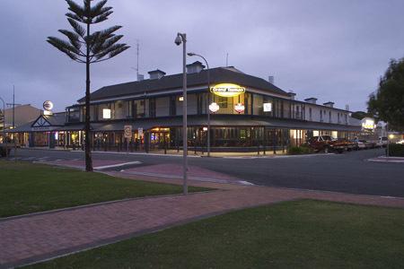 Grand Tasman Hotel - Accommodation in Surfers Paradise 16