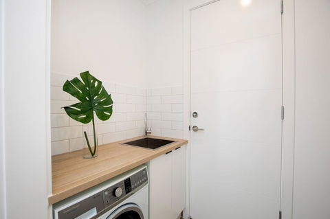 Brand New Affordable Luxury 3 Bedroom 3 Bathrooms House Close To Adelaide City, Chinatown, Beach, Adelaide Airport - Accommodation in Surfers Paradise 6