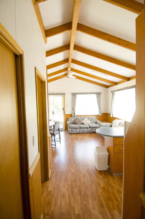 Lakeside Tourist Park - Accommodation in Surfers Paradise 5