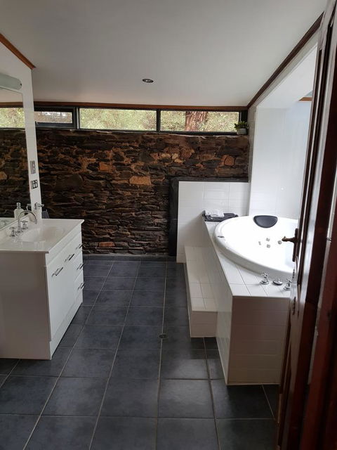 William Hunt's Retreat - Cypress Studio - Accommodation in Surfers Paradise 4