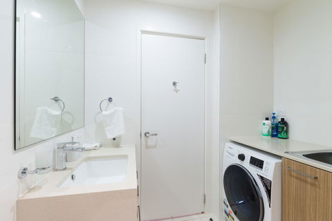 Ther-Rich 2Brm CBD Apartment - Accommodation in Surfers Paradise 28