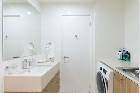 Ther-Rich 2Brm CBD Apartment - Accommodation in Surfers Paradise 30