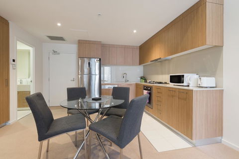 Ther-Rich 2Brm CBD Apartment - Accommodation in Surfers Paradise 13