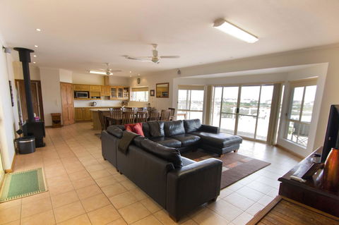 Limestone Ridge - Accommodation in Surfers Paradise 4
