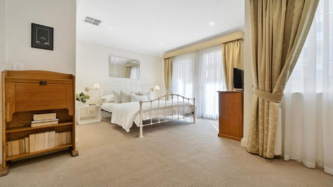 GOUGER 265 - Accommodation in Surfers Paradise 12