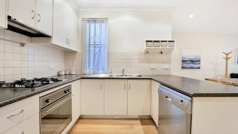 GOUGER 265 - Accommodation in Surfers Paradise 15