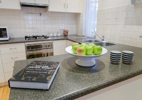 GOUGER 265 - Accommodation in Surfers Paradise 3