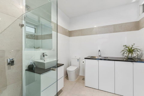 KENNEDY EXECUTIVE TOWNHOUSE - Accommodation in Surfers Paradise 5