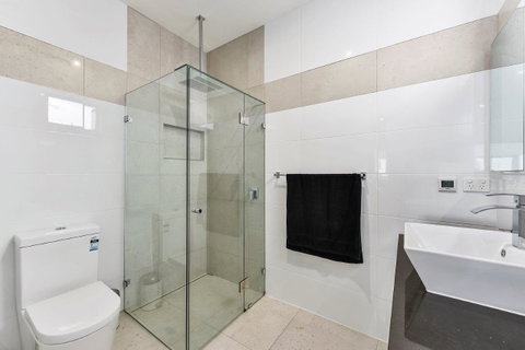 KENNEDY EXECUTIVE TOWNHOUSE - Accommodation in Surfers Paradise 7