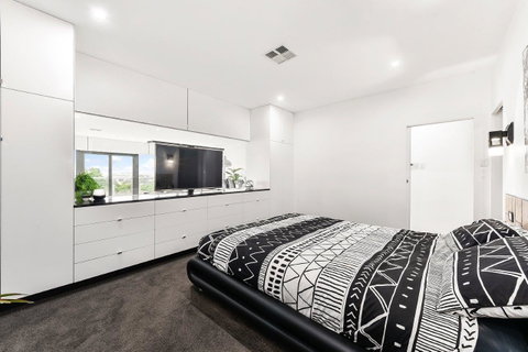 KENNEDY EXECUTIVE TOWNHOUSE - Accommodation in Surfers Paradise 20