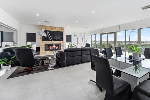KENNEDY EXECUTIVE TOWNHOUSE - Accommodation in Surfers Paradise 19