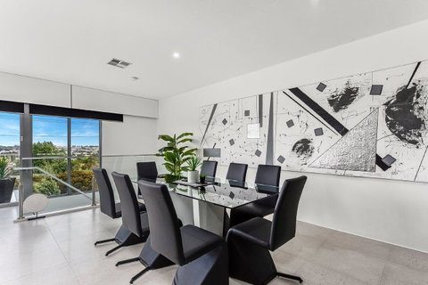 KENNEDY EXECUTIVE TOWNHOUSE - Accommodation in Surfers Paradise 10