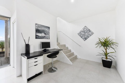 KENNEDY EXECUTIVE TOWNHOUSE - Accommodation in Surfers Paradise 8