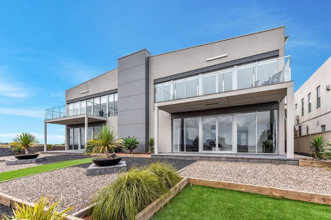 KENNEDY EXECUTIVE TOWNHOUSE - Accommodation in Surfers Paradise 15