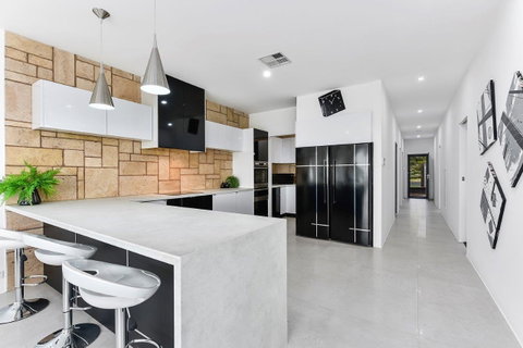 KENNEDY EXECUTIVE TOWNHOUSE - Accommodation in Surfers Paradise 6