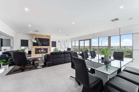 KENNEDY EXECUTIVE TOWNHOUSE - Accommodation in Surfers Paradise 3