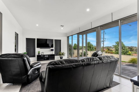 KENNEDY EXECUTIVE TOWNHOUSE - Accommodation in Surfers Paradise 14