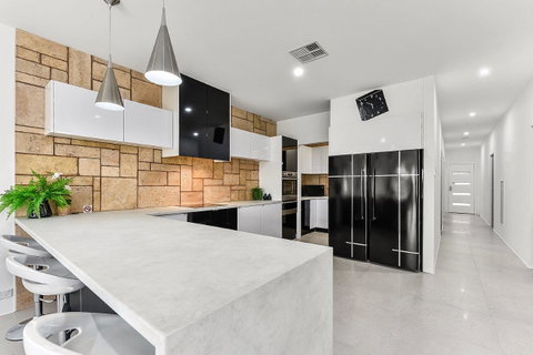 KENNEDY EXECUTIVE TOWNHOUSE - Accommodation in Surfers Paradise 12