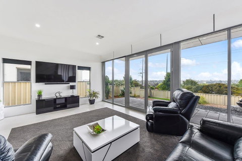 KENNEDY EXECUTIVE TOWNHOUSE - Accommodation in Surfers Paradise 18