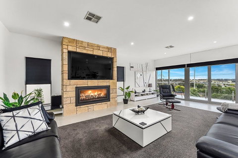 KENNEDY EXECUTIVE TOWNHOUSE - Accommodation in Surfers Paradise 0
