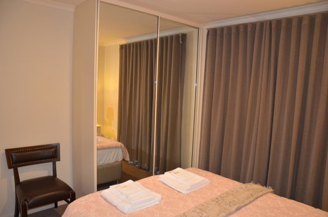 ADELAIDE CENTRAL APARTMENT - 3BR, 2BATH & CARPARK - Accommodation in Surfers Paradise 12