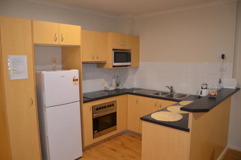 ADELAIDE CENTRAL APARTMENT - 3BR, 2BATH & CARPARK - Accommodation in Surfers Paradise 6