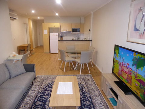 ADELAIDE CENTRAL APARTMENT - 3BR, 2BATH & CARPARK - Accommodation in Surfers Paradise 4