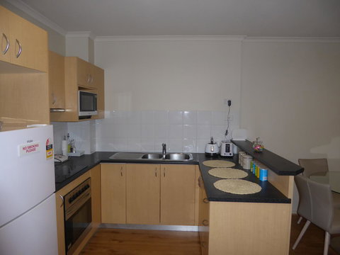 ADELAIDE CENTRAL APARTMENT - 3BR, 2BATH & CARPARK - Accommodation in Surfers Paradise 5