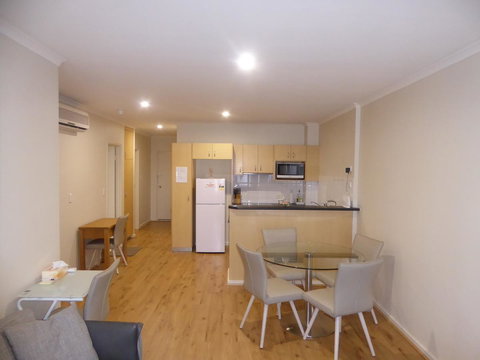 ADELAIDE CENTRAL APARTMENT - 3BR, 2BATH & CARPARK - Accommodation in Surfers Paradise 8