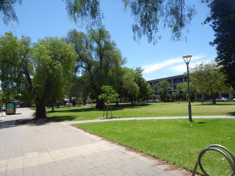 ADELAIDE CENTRAL APARTMENT - 3BR, 2BATH & CARPARK - Accommodation in Surfers Paradise 32