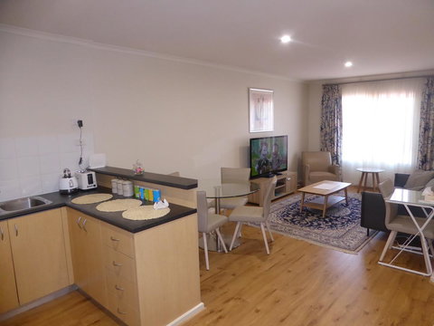 ADELAIDE CENTRAL APARTMENT - 3BR, 2BATH & CARPARK - Accommodation in Surfers Paradise 7