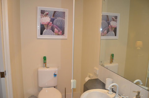 ADELAIDE CENTRAL APARTMENT - 3BR, 2BATH & CARPARK - Accommodation in Surfers Paradise 13