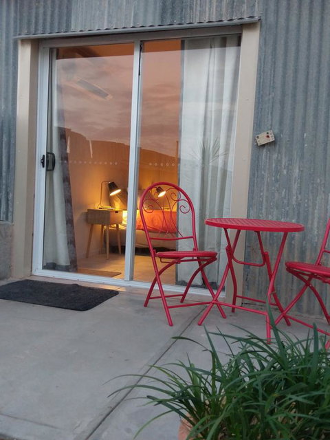 Desert Gum Retreat Gough St - Accommodation in Surfers Paradise 0
