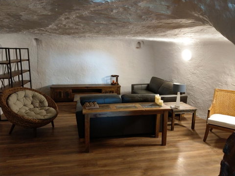 Desert Gum Retreat Gough St - Accommodation in Surfers Paradise 8