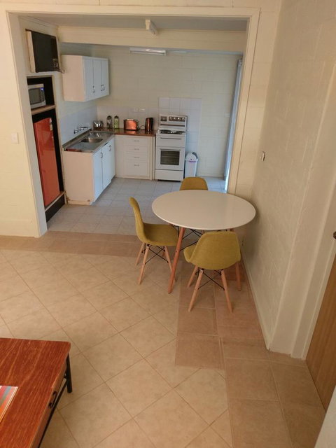Desert Gum Retreat Gough St - Accommodation in Surfers Paradise 16