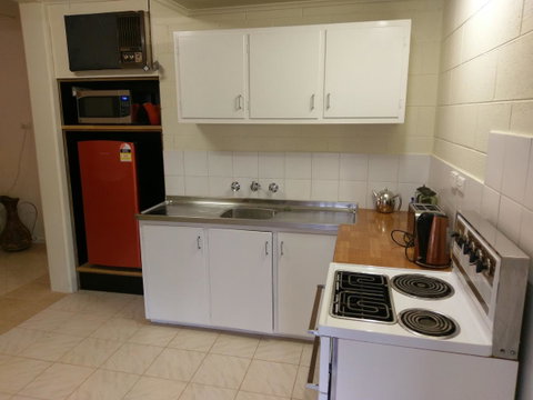 Desert Gum Retreat Gough St - Accommodation in Surfers Paradise 18