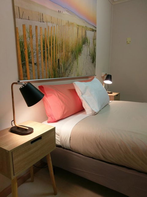 Desert Gum Retreat Gough St - Accommodation in Surfers Paradise 15