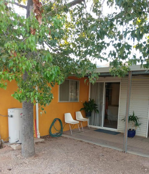 Desert Gum Retreat Gough St - Accommodation in Surfers Paradise 24