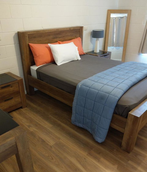 Desert Gum Retreat Gough St - Accommodation in Surfers Paradise 10