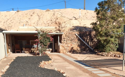 Desert Gum Retreat Gough St - Accommodation in Surfers Paradise 7