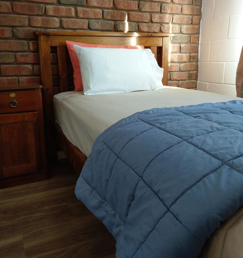 Desert Gum Retreat Gough St - Accommodation in Surfers Paradise 11