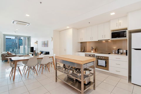 Stylish And Comfortable, Views Over Gouger St! - Accommodation in Surfers Paradise 5