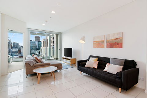 Stylish And Comfortable, Views Over Gouger St! - Accommodation in Surfers Paradise 0