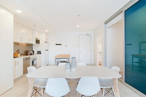 Stylish And Comfortable, Views Over Gouger St! - Accommodation in Surfers Paradise 6